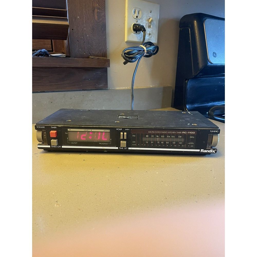 Vintage RANDIX  RC-1100 AM/FM Digital Clock Radio With Kitchen Timer
